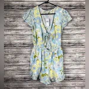 🌼NEW American Eagle Floral Romper - Small